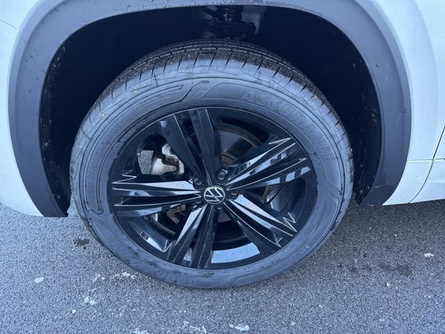 Used 2023 Volkswagen Atlas SEL R-Line image 32