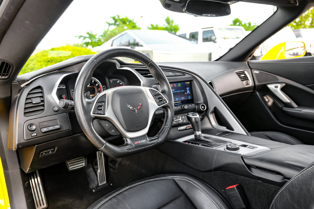 Used 2015 Chevrolet Corvette Z06 w/ 2LZ Preferred Equipment Group RWD image 11
