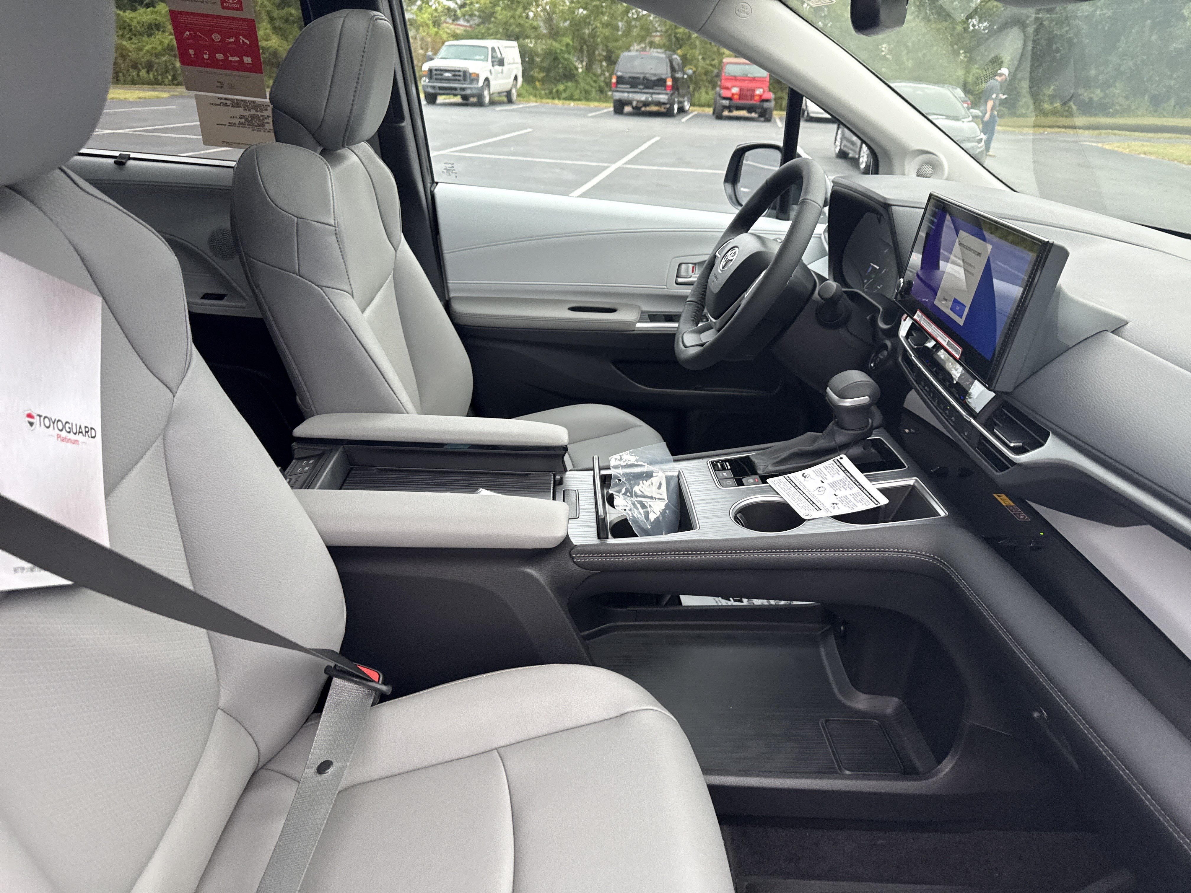 New 2025 Toyota Sienna XLE w/ XLE Plus Package FWD image 38