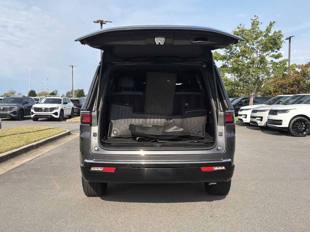 Used 2022 Jeep Wagoneer Series III w/ Flexible Seating Group RWD image 15