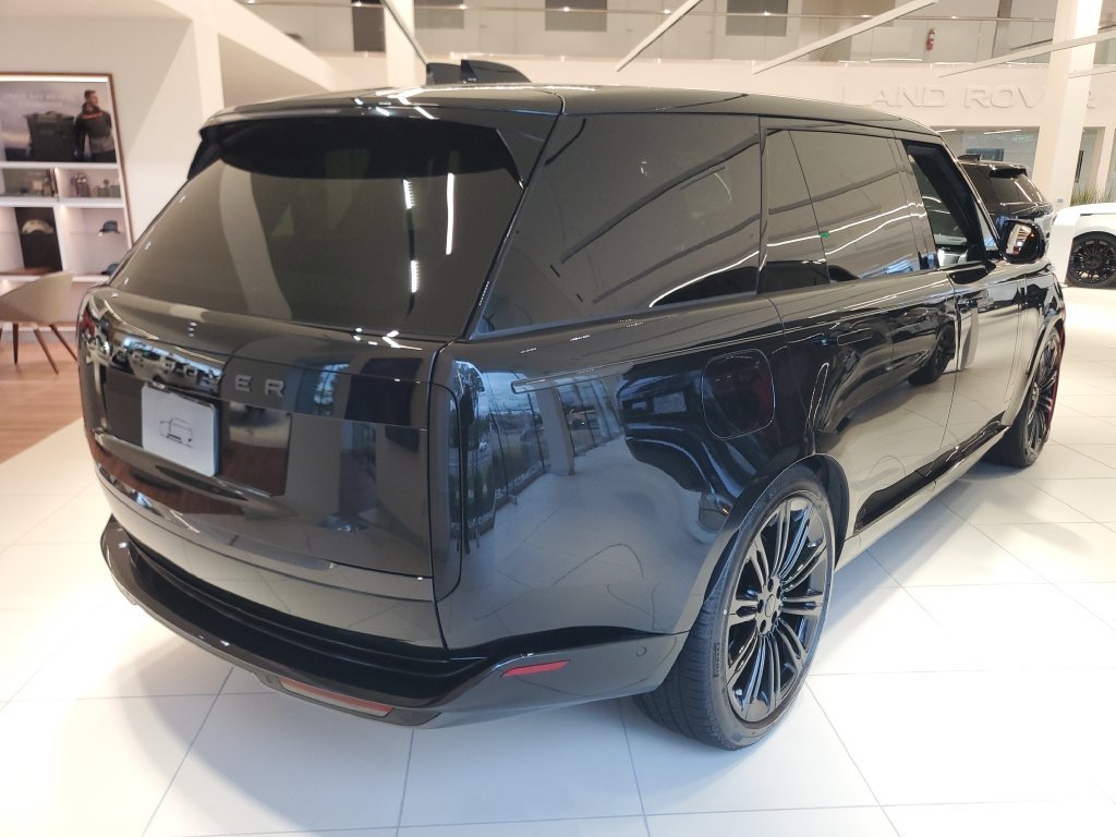 New 2026 Land Rover Range Rover Long Wheelbase SE AWD/4WD image 3