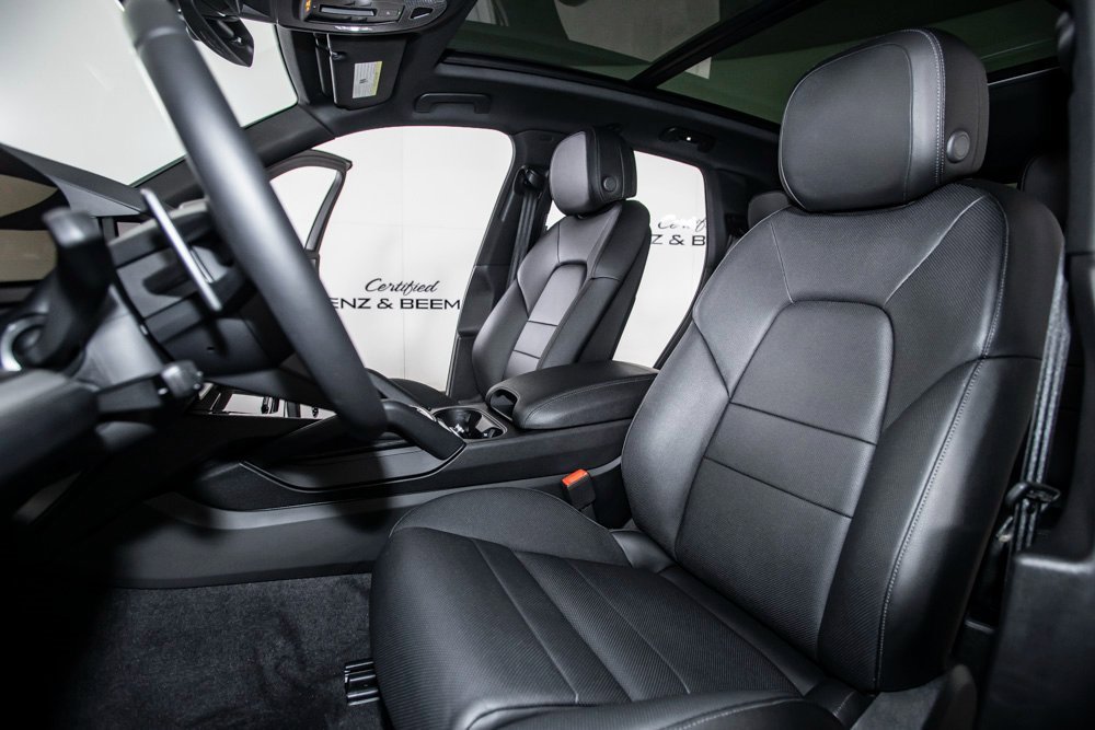 Used 2025 Porsche Cayenne image 13