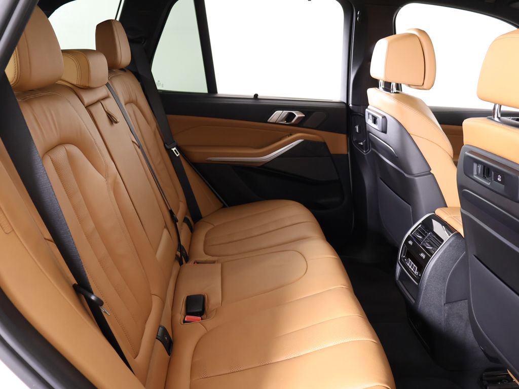 Used 2022 BMW X5 xDrive40i AWD/4WD image 39