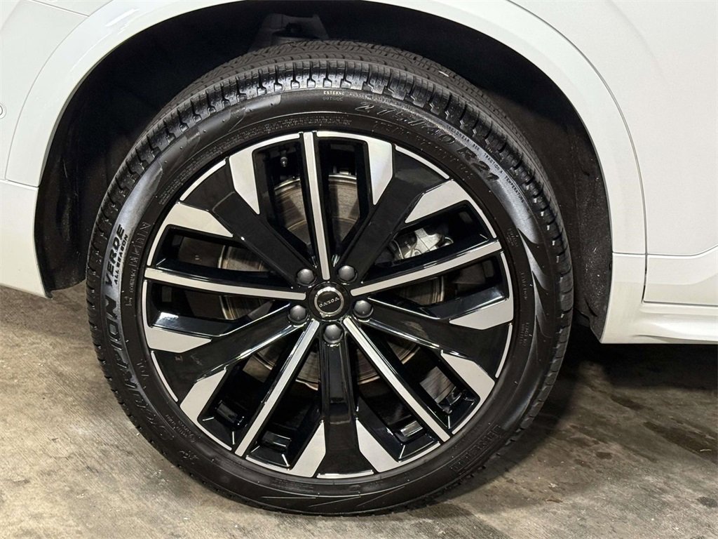 Used 2025 Volvo XC90 T8 Plus image 13