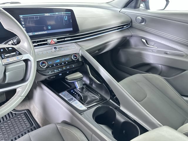 Used 2025 Hyundai Elantra SEL FWD image 36