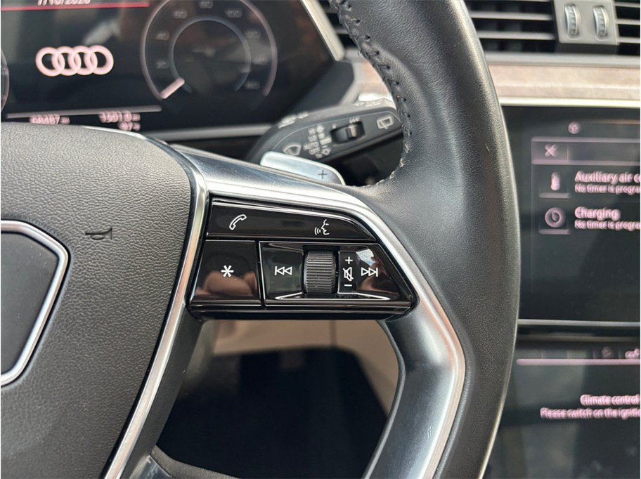 Used 2019 Audi e-tron Prestige w/ Prestige Package AWD/4WD image 29
