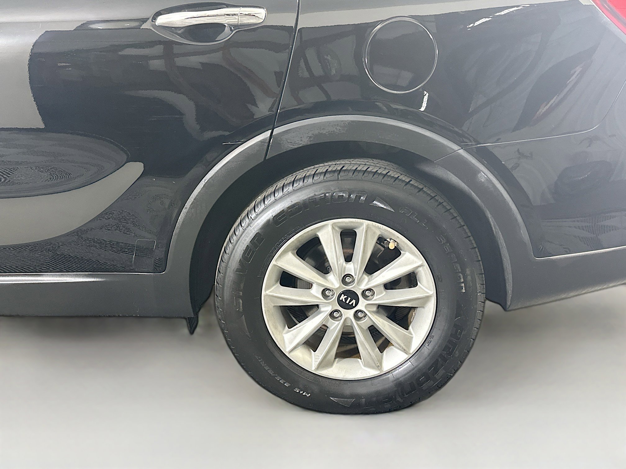 Used 2019 Kia Sorento LX image 11