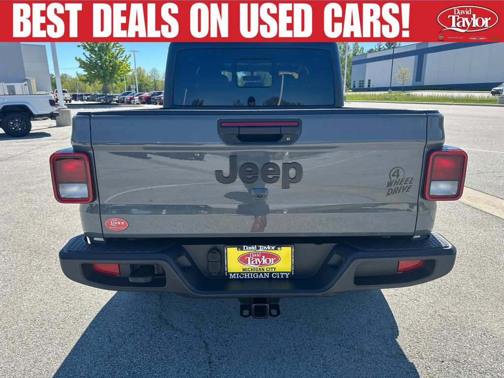 Used 2022 Jeep Gladiator Sport AWD/4WD image 4