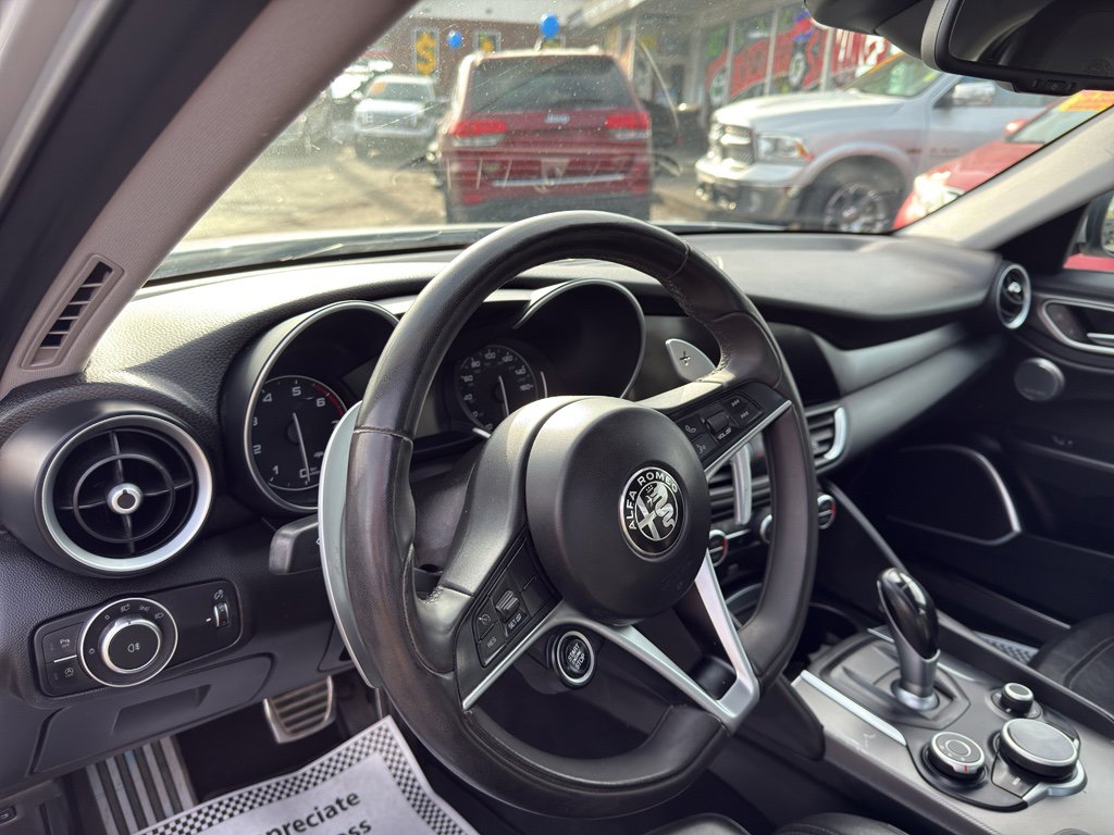 Used 2017 Alfa Romeo Giulia Ti w/ TI 19" Sport Package AWD/4WD image 10