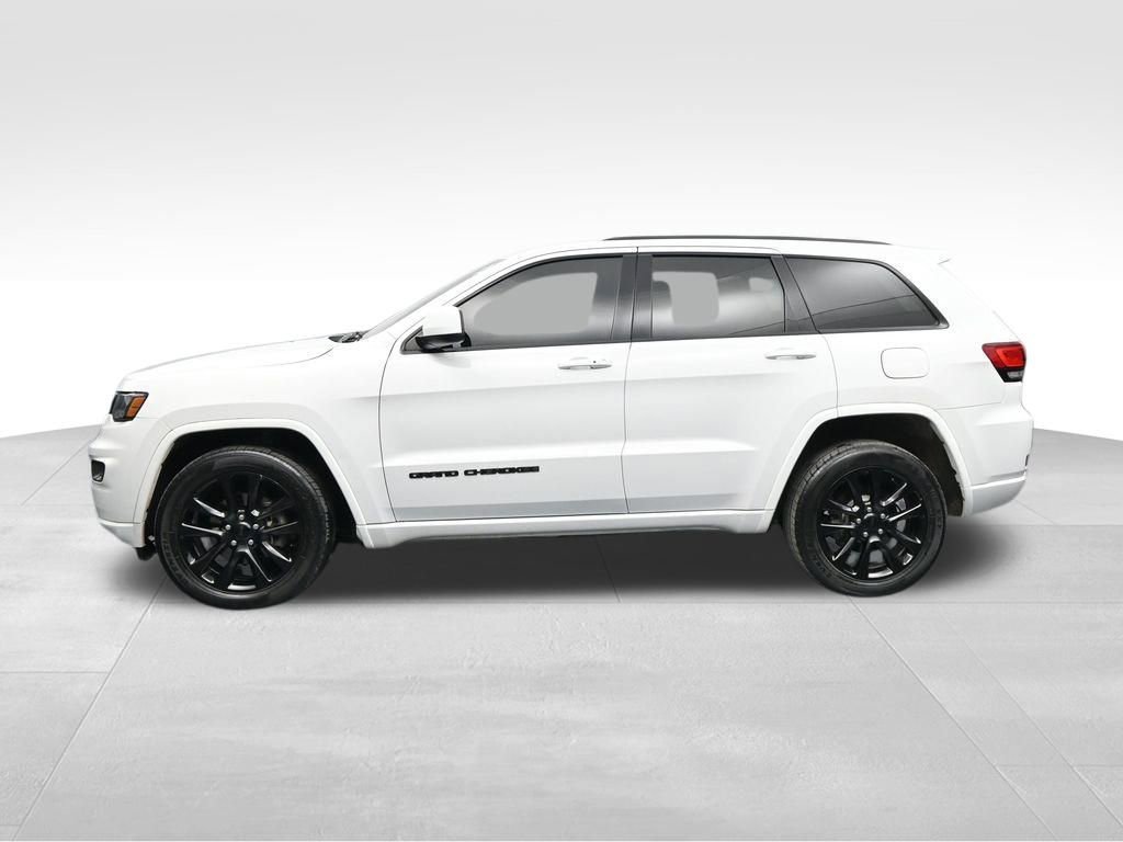 Used 2018 Jeep Grand Cherokee Altitude AWD/4WD image 2