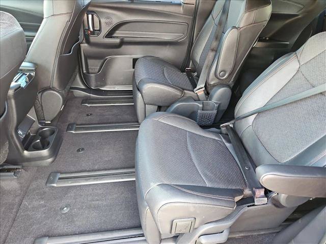 Used 2025 Toyota Sienna Limited FWD image 18