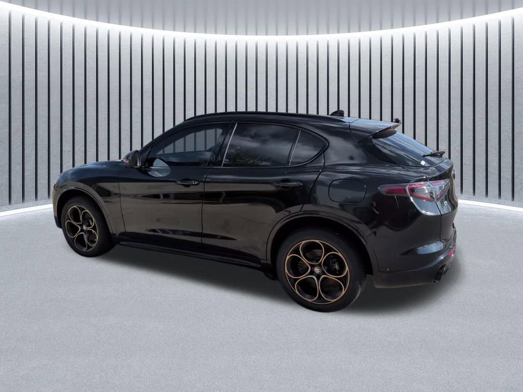 Used 2025 Alfa Romeo Stelvio Sprint image 13