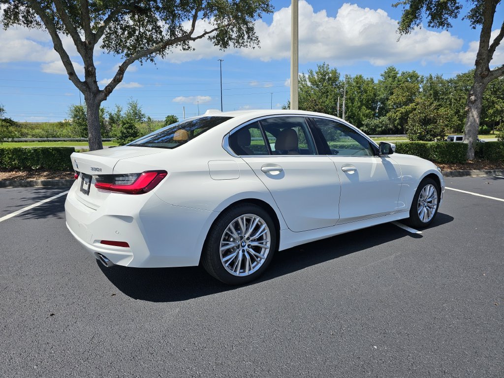 Used 2024 BMW 330i xDrive Sedan w/ Convenience Package AWD/4WD image 3