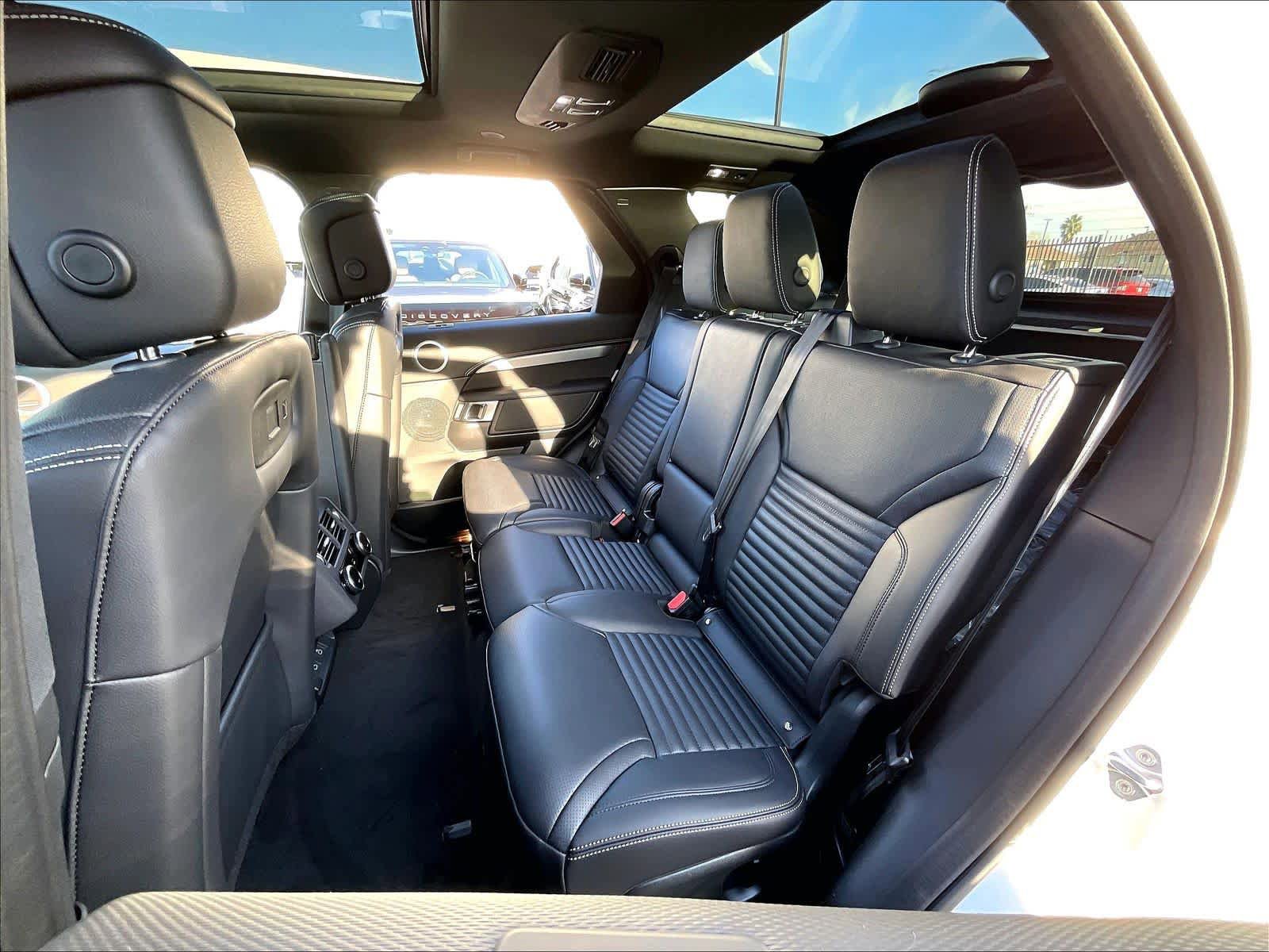 New 2026 Land Rover Discovery Limited Edition AWD/4WD image 12