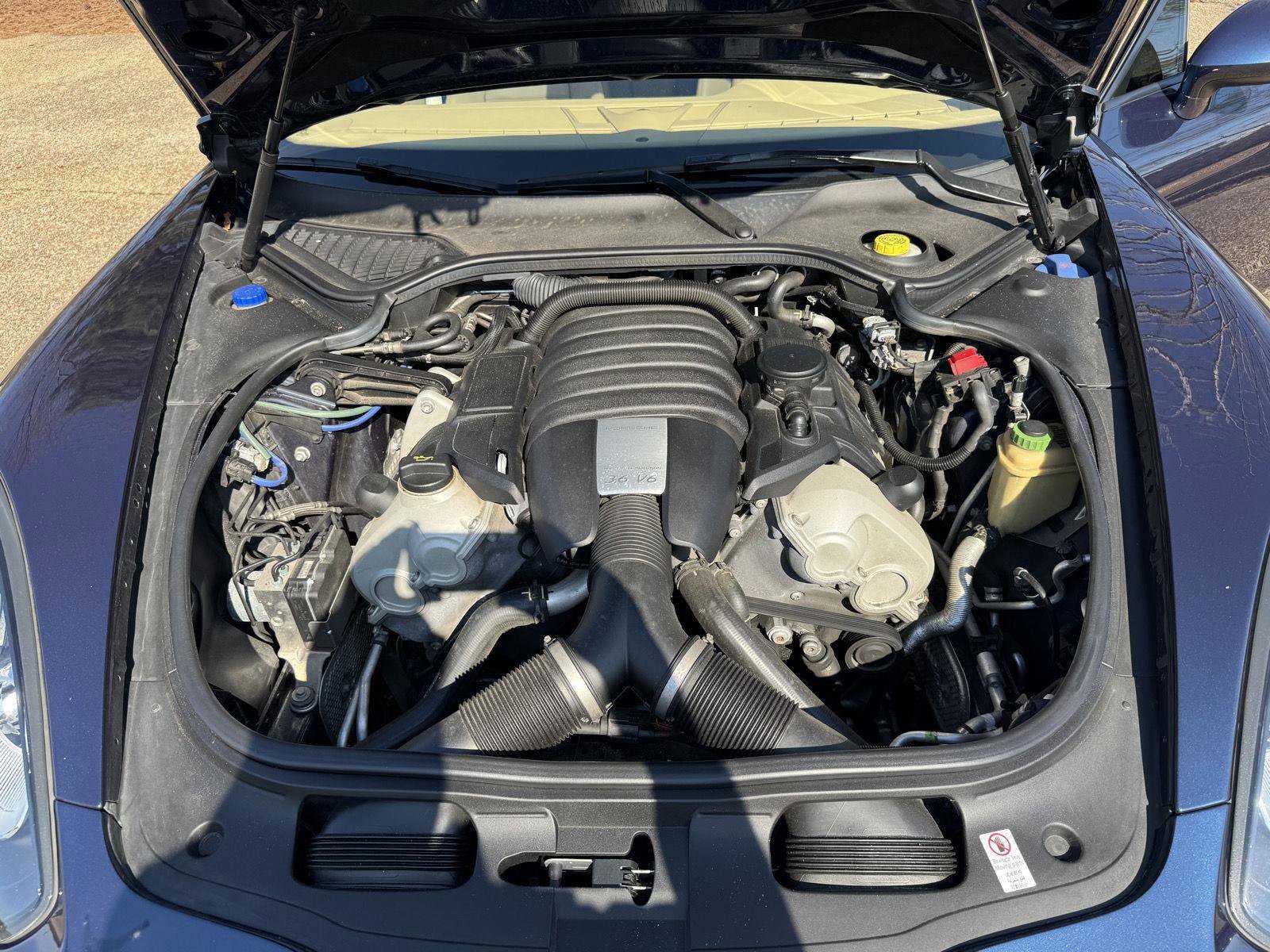 Used 2015 Porsche Panamera 4 image 17