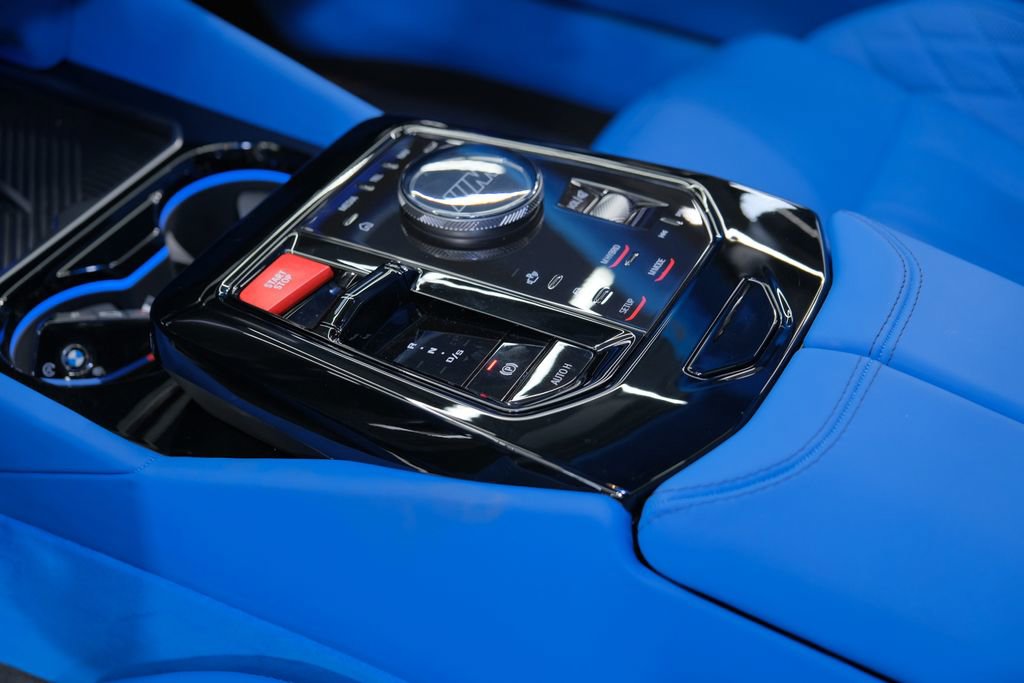 Used 2025 BMW M5 image 32