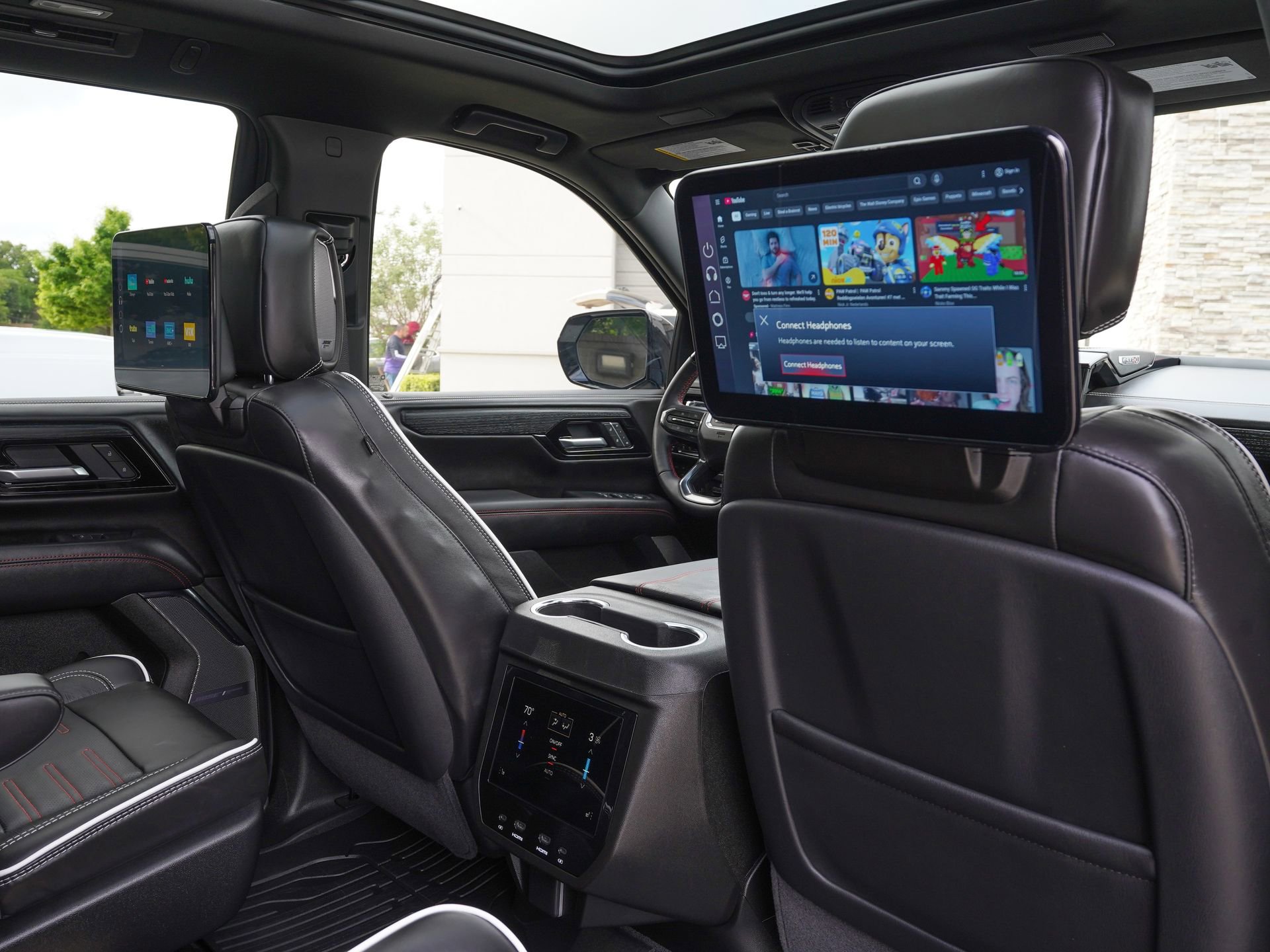 Used 2026 GMC Yukon AT4 Ultimate AWD/4WD image 12