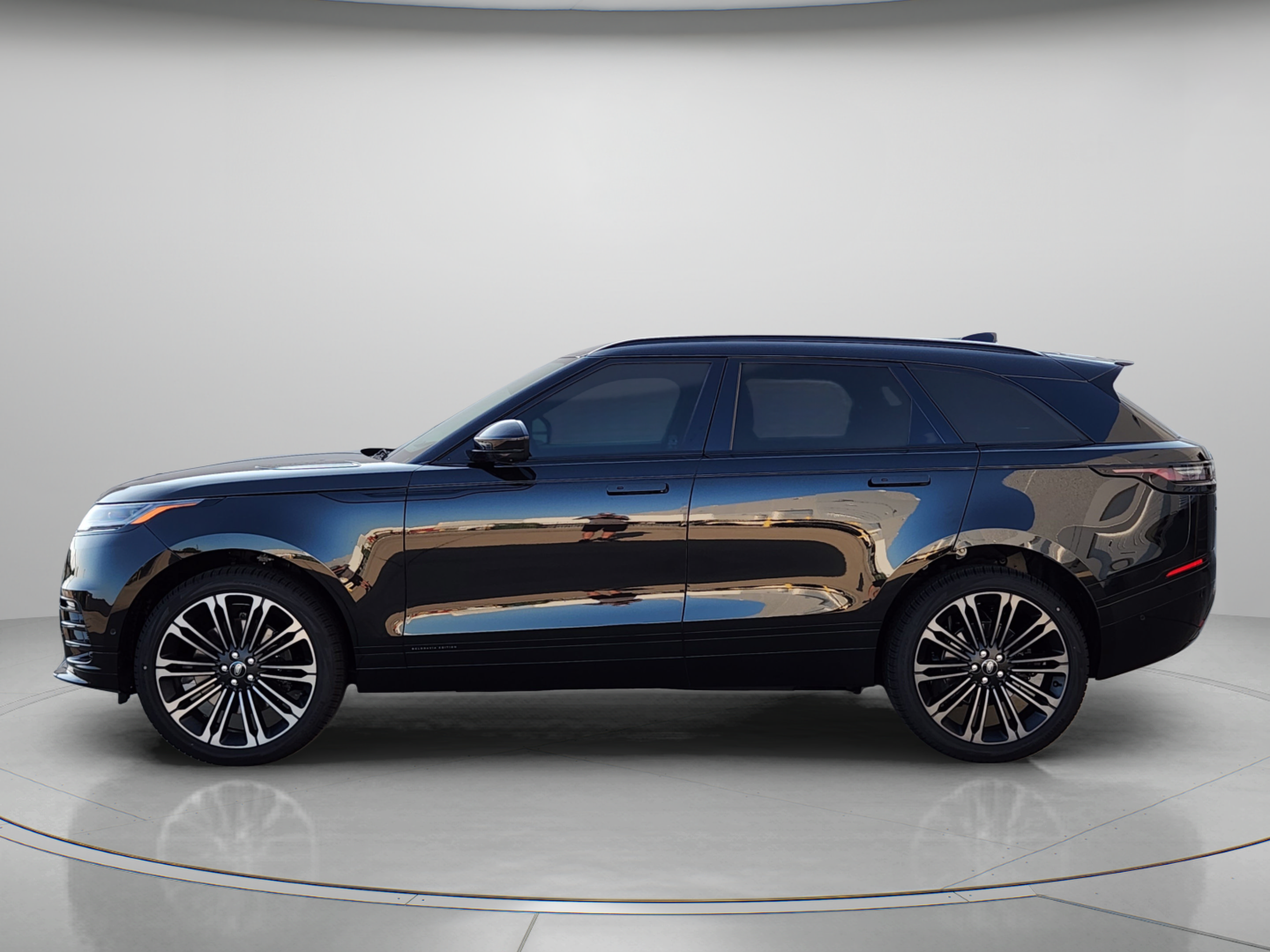 New 2026 Land Rover Range Rover Velar Belgravia AWD/4WD image 2