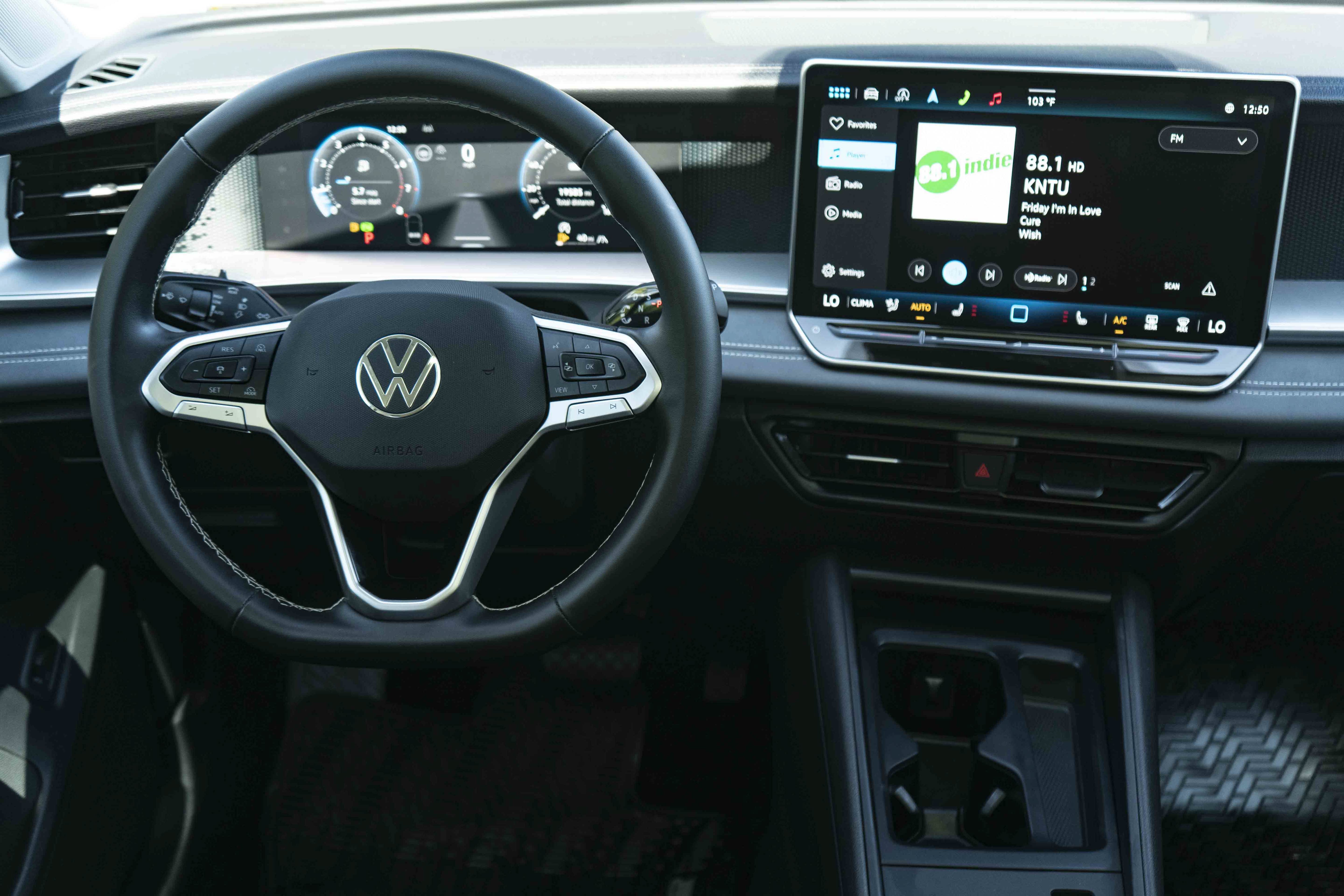 Certified 2025 Volkswagen Tiguan SE w/ Panoramic Sunroof Package AWD/4WD image 18