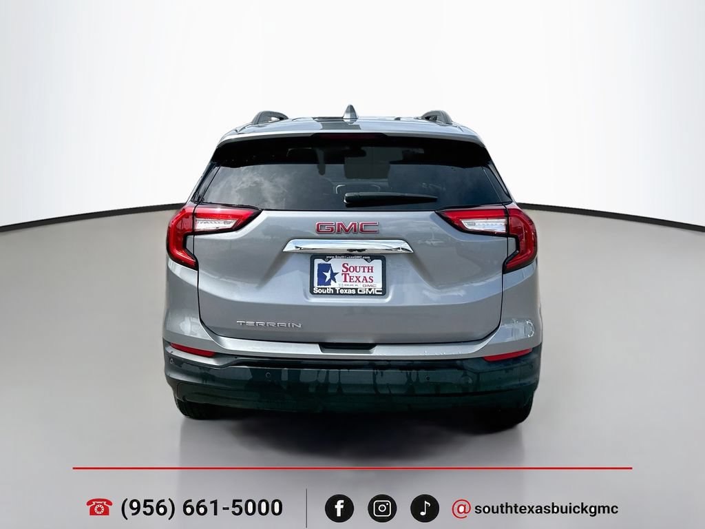 Used 2024 GMC Terrain SLE w/ Driver Convenience Package FWD image 7