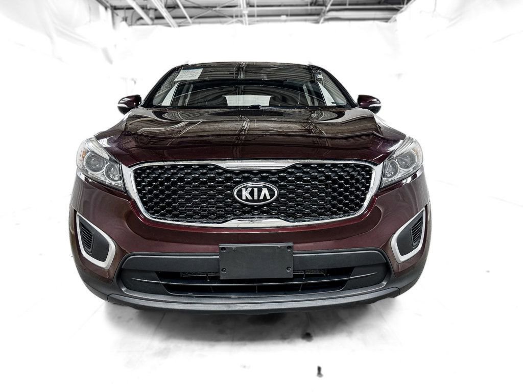 Used 2017 Kia Sorento LX image 2