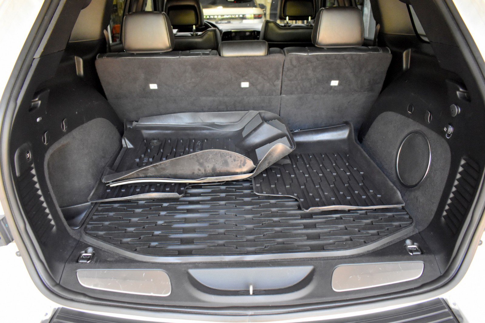 Used 2020 Jeep Grand Cherokee Overland AWD/4WD image 46