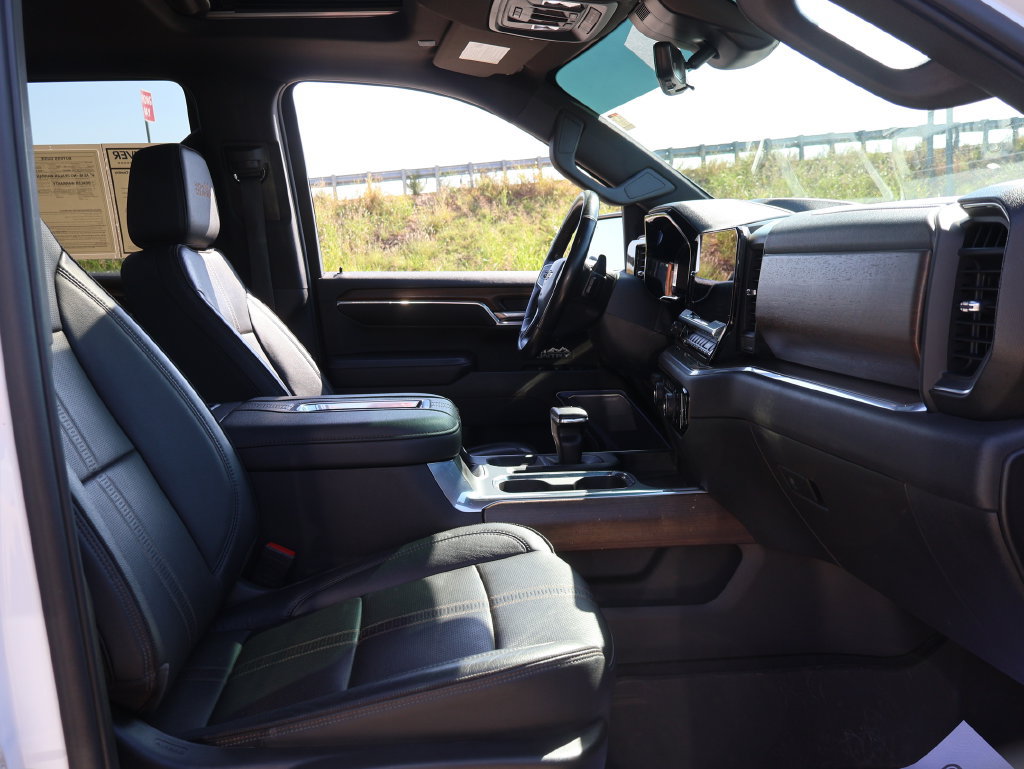 Used 2022 Chevrolet Silverado 1500 High Country w/ Technology Package AWD/4WD image 9