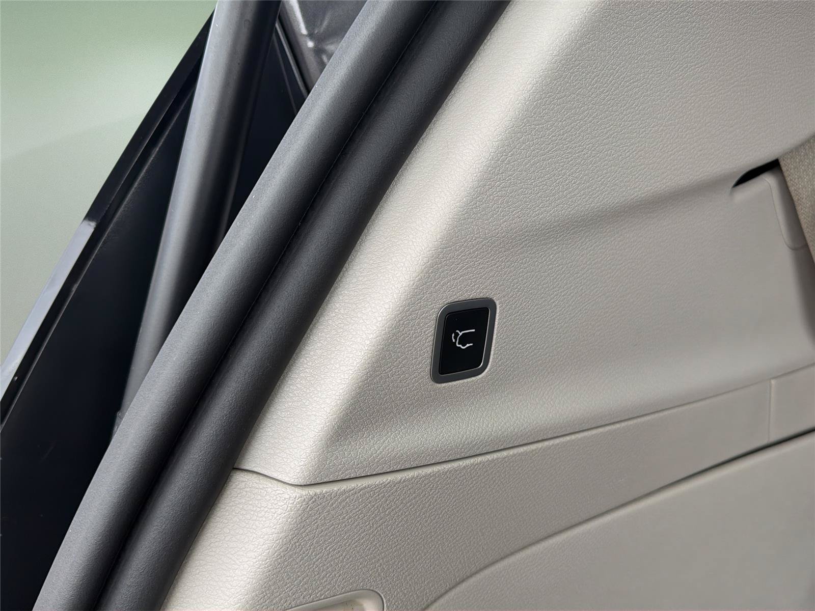 Used 2019 Chrysler Pacifica Touring-L FWD image 26