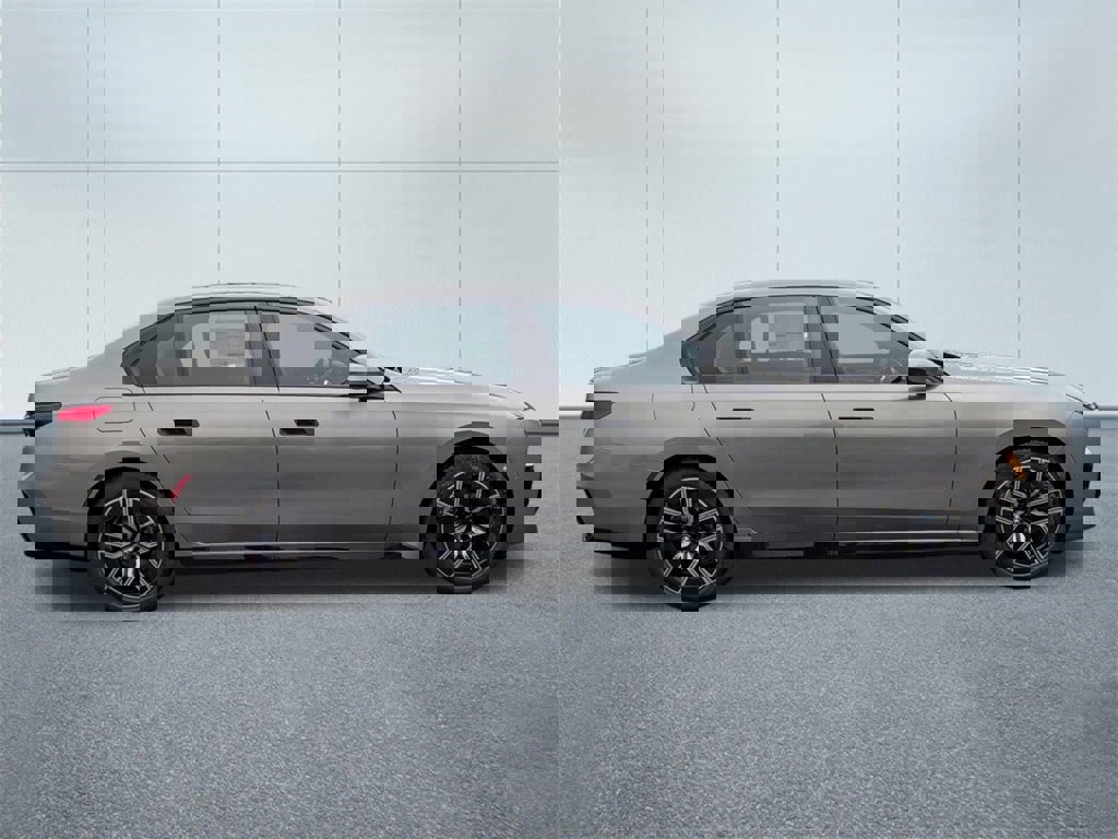 New 2025 BMW 740i xDrive w/ Premium Package image 2