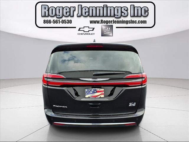 Used 2024 Chrysler Pacifica Touring-L image 26