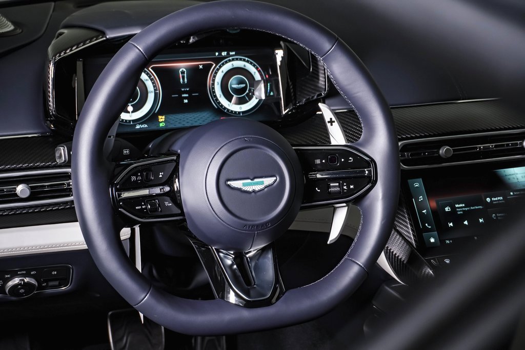 Used 2025 Aston Martin Vanquish image 25