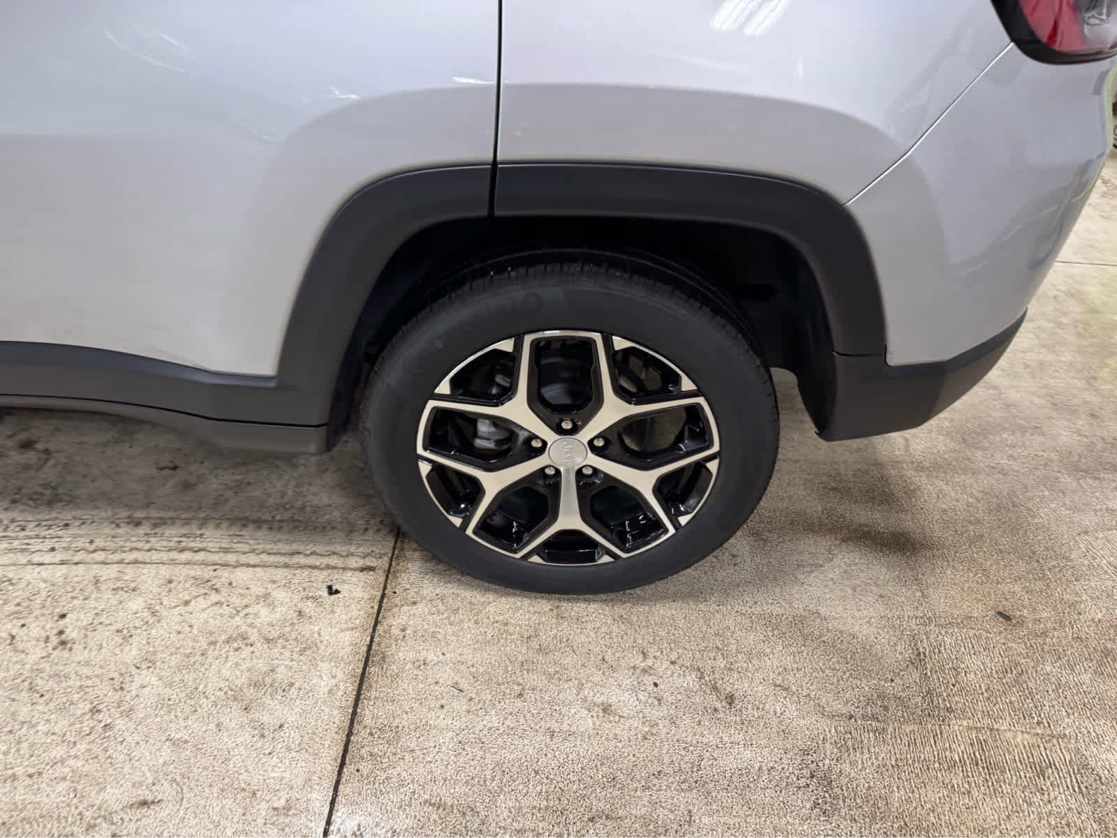 Used 2024 Jeep Compass Limited image 8