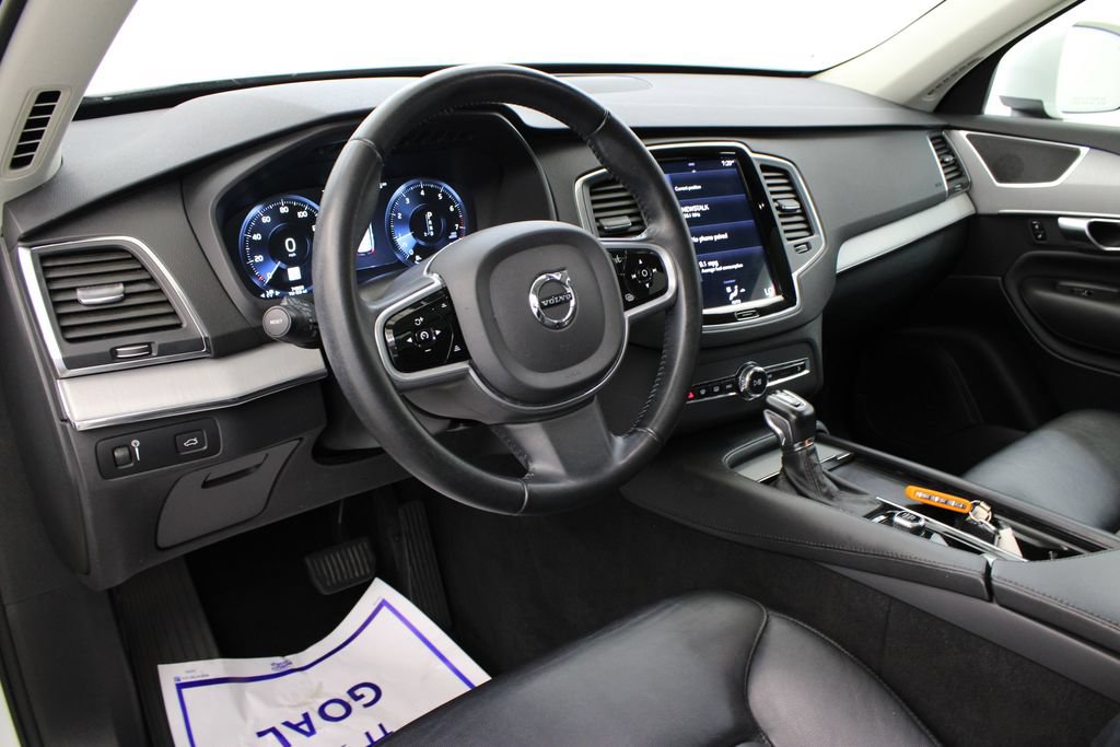 Used 2022 Volvo XC90 T5 Momentum FWD image 17