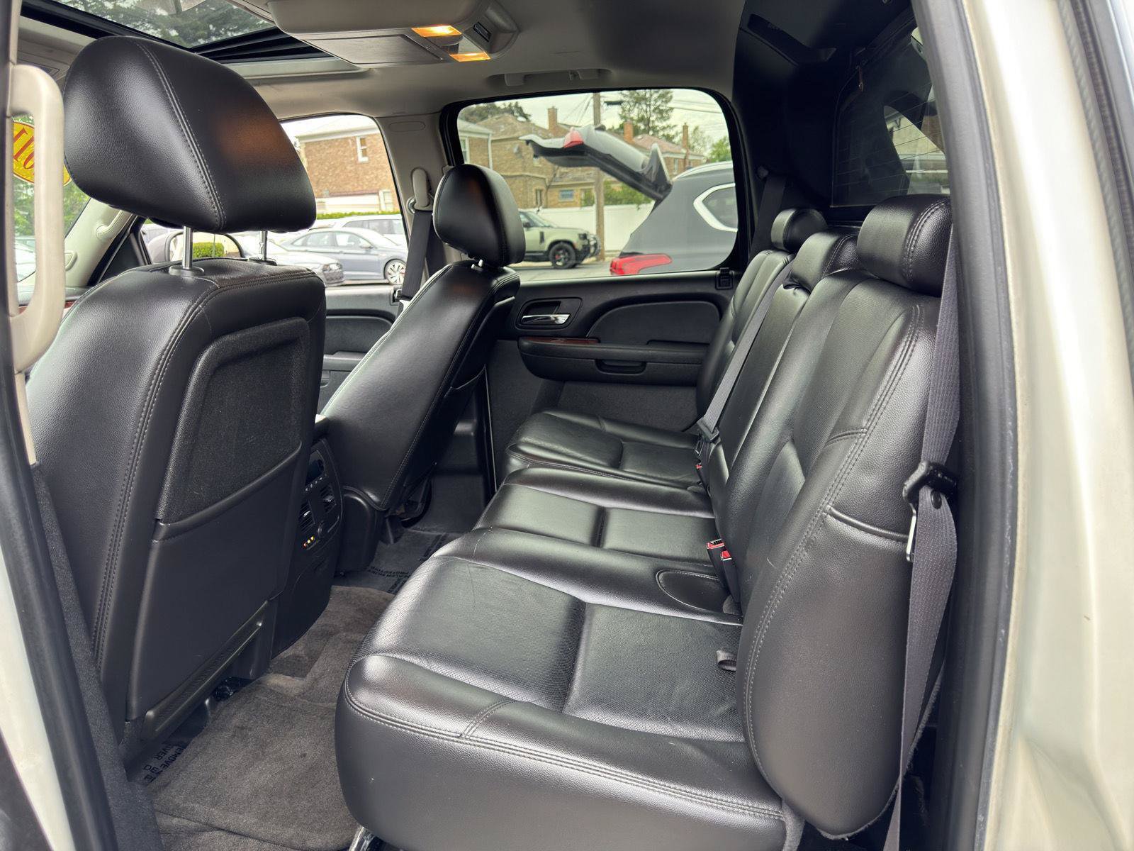 Used 2011 Chevrolet Avalanche LTZ AWD/4WD image 30