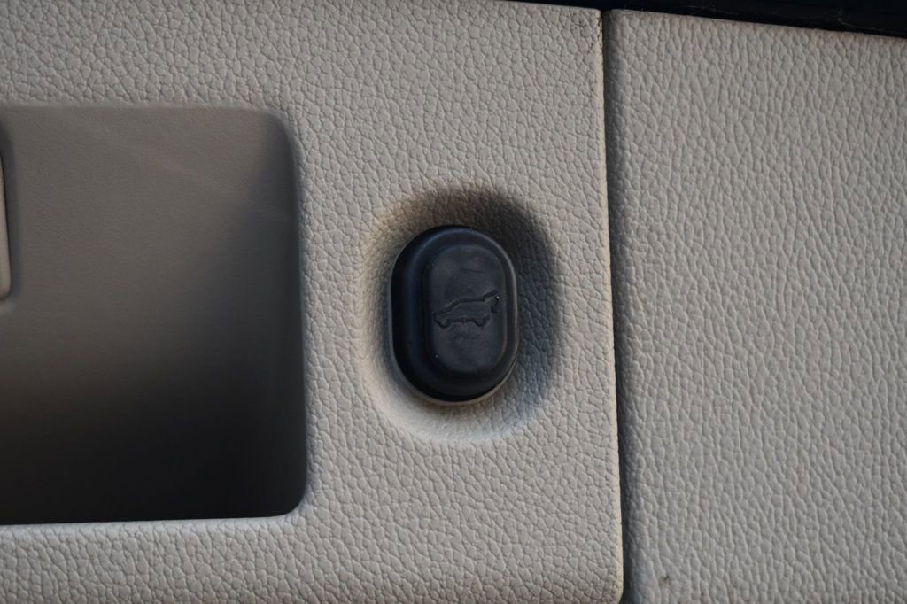 Used 2016 Cadillac Escalade Premium image 8