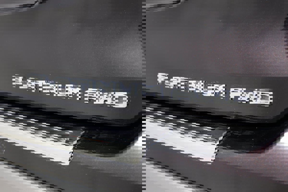 Used 2021 Toyota Highlander Platinum image 17