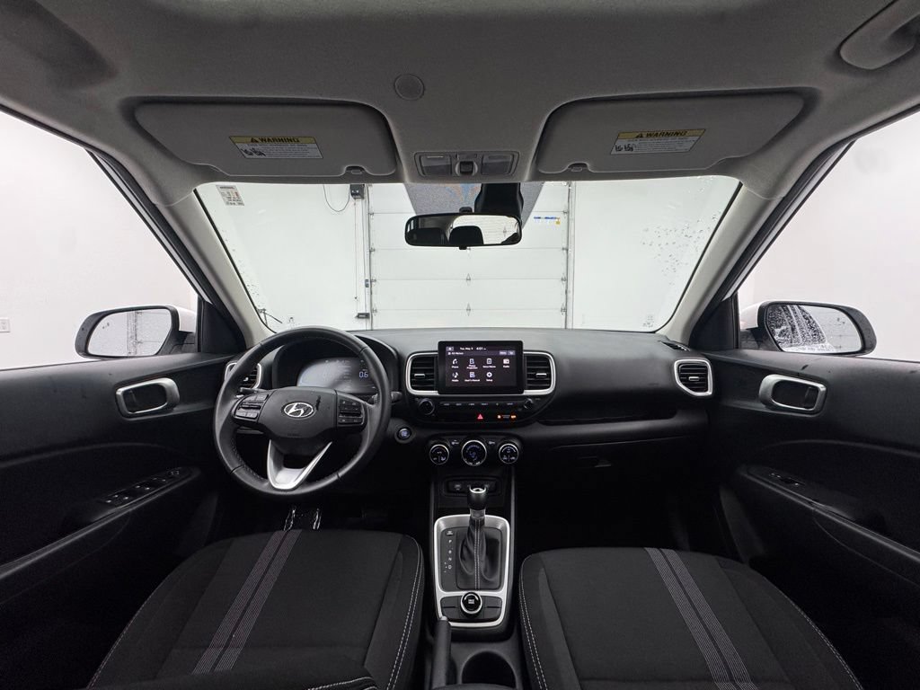 Used 2025 Hyundai Venue SEL FWD image 3