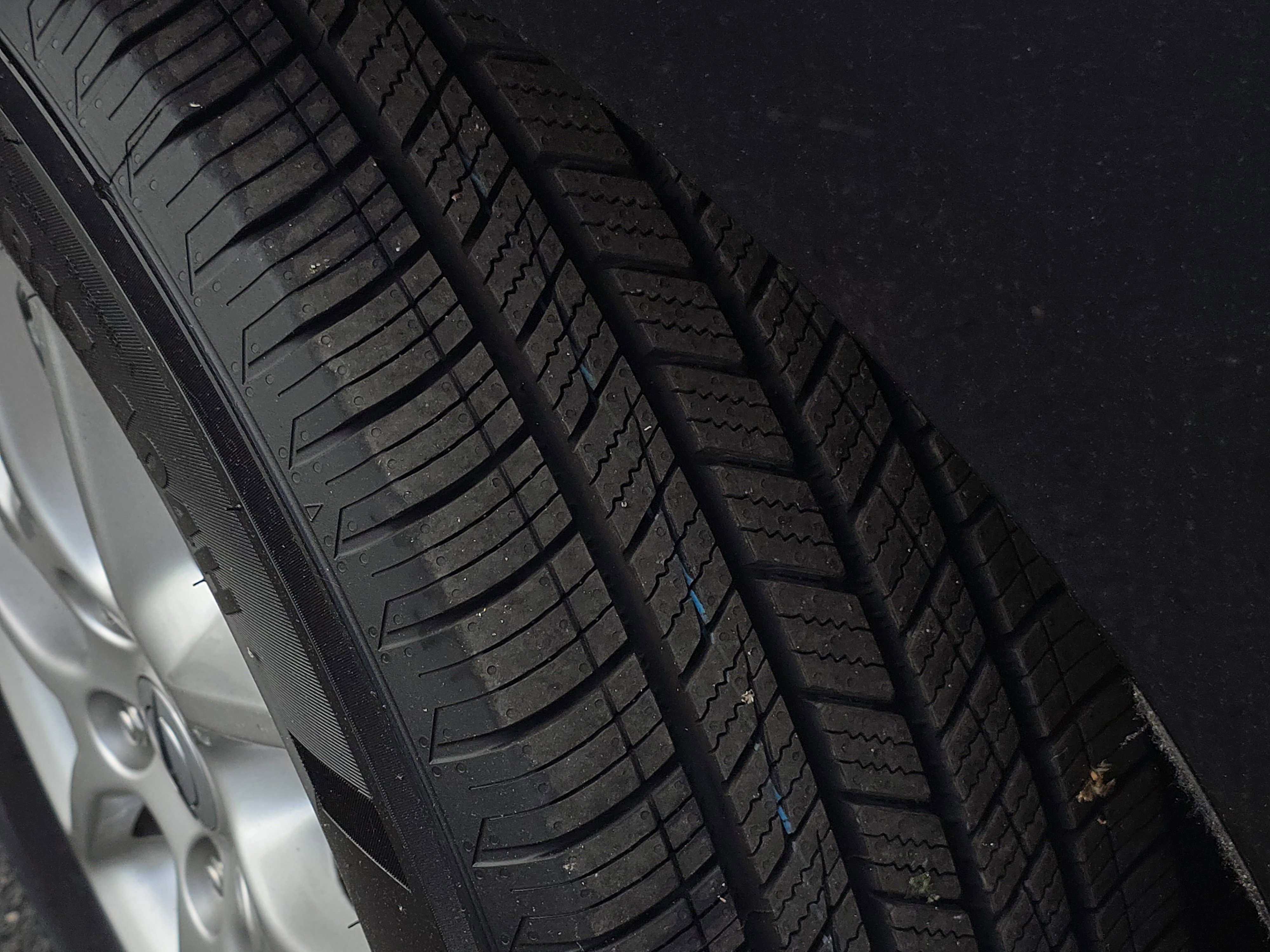 Used 2024 Chrysler Pacifica Touring-L FWD image 4