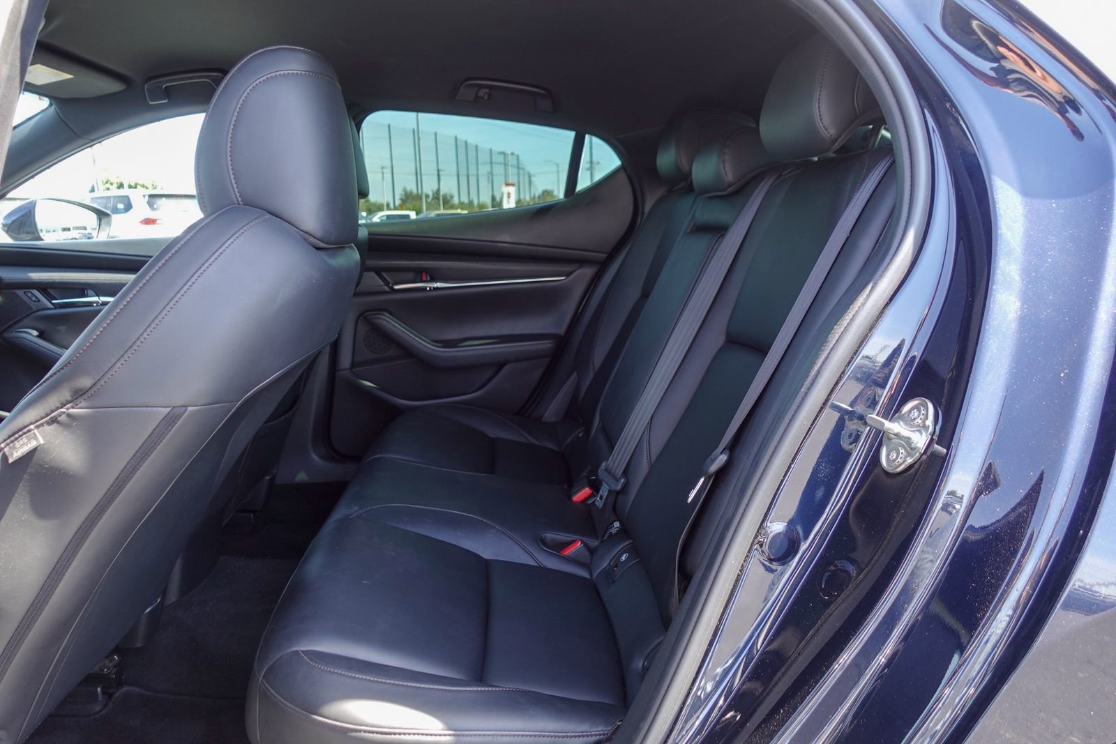 Used 2019 MAZDA MAZDA3 Hatchback FWD image 12