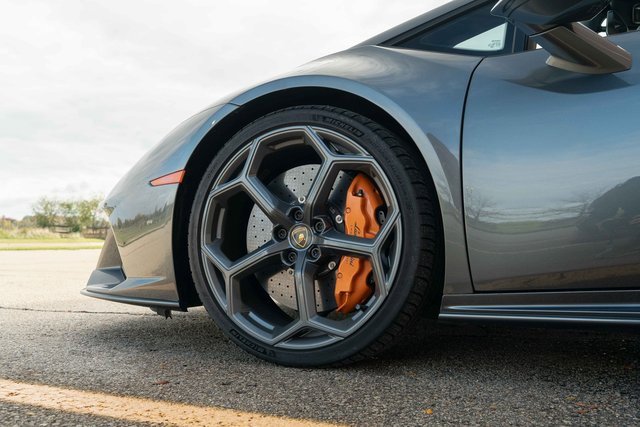 Used 2024 Lamborghini Huracan EVO image 38