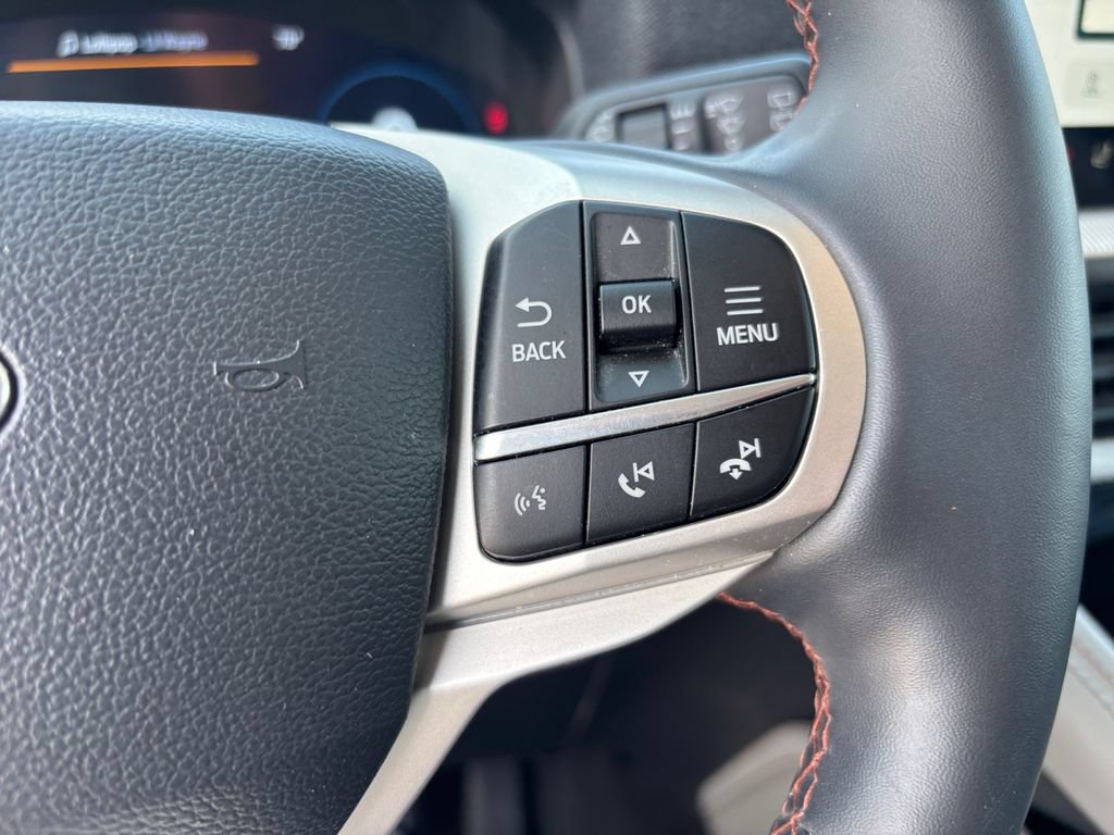 Used 2025 Ford Explorer Active w/ Active Comfort Package AWD/4WD image 16