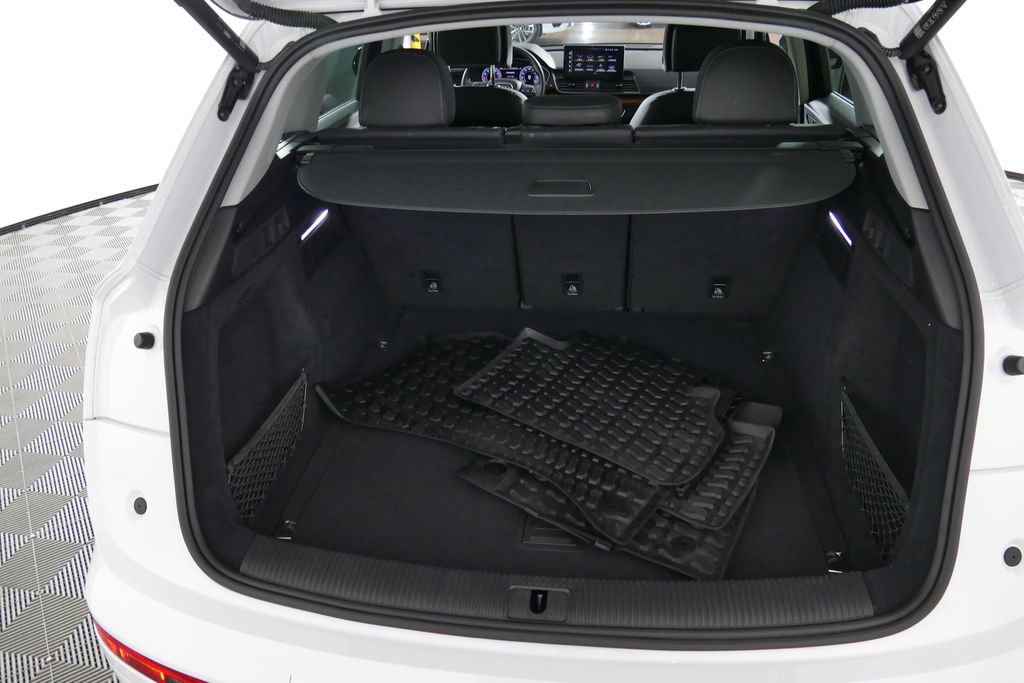 Used 2023 Audi Q5 2.0T Premium Plus w/ Premium Plus Package image 3