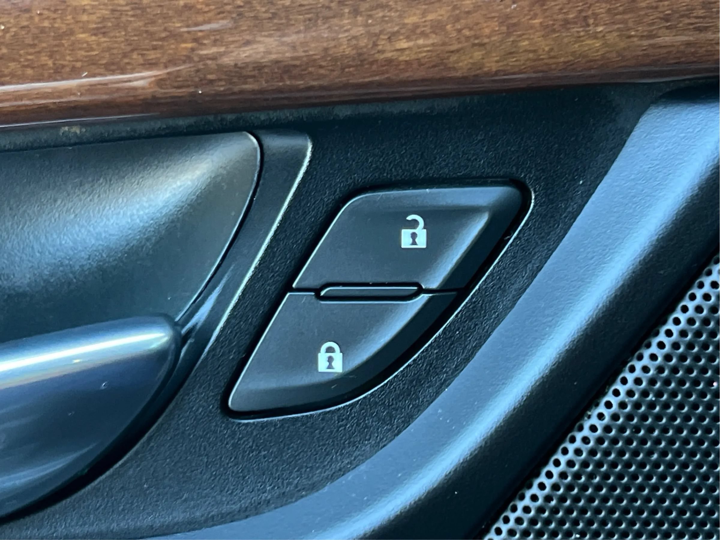 Used 2018 Cadillac Escalade Luxury AWD/4WD image 44