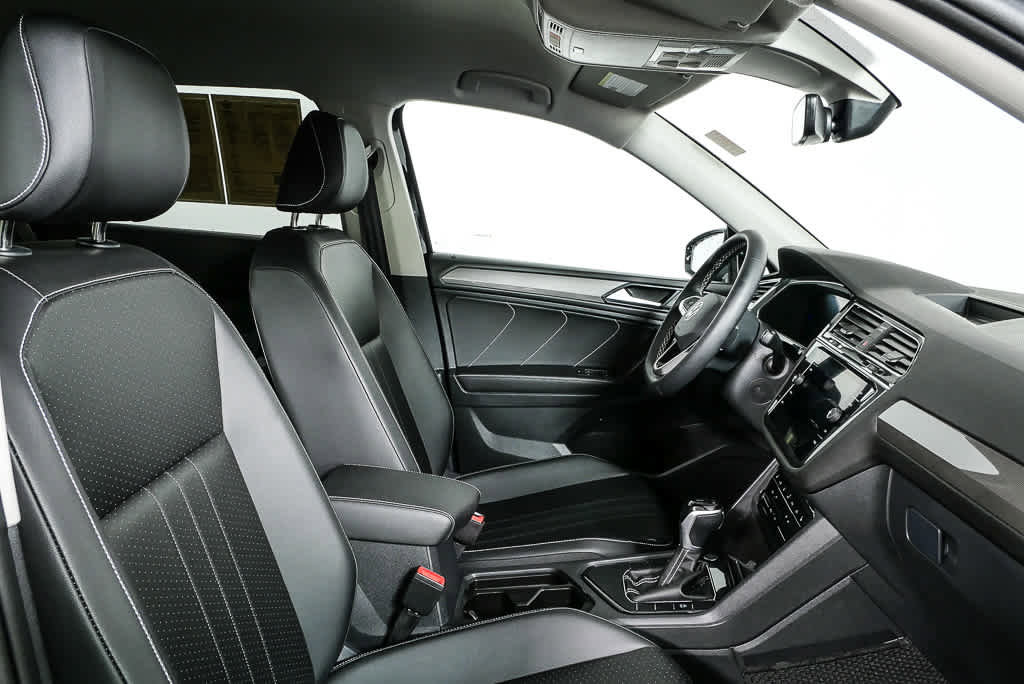 Certified 2023 Volkswagen Tiguan SE FWD image 24