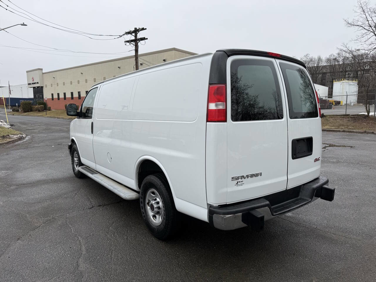 Used 2017 GMC Savana 2500 RWD image 3