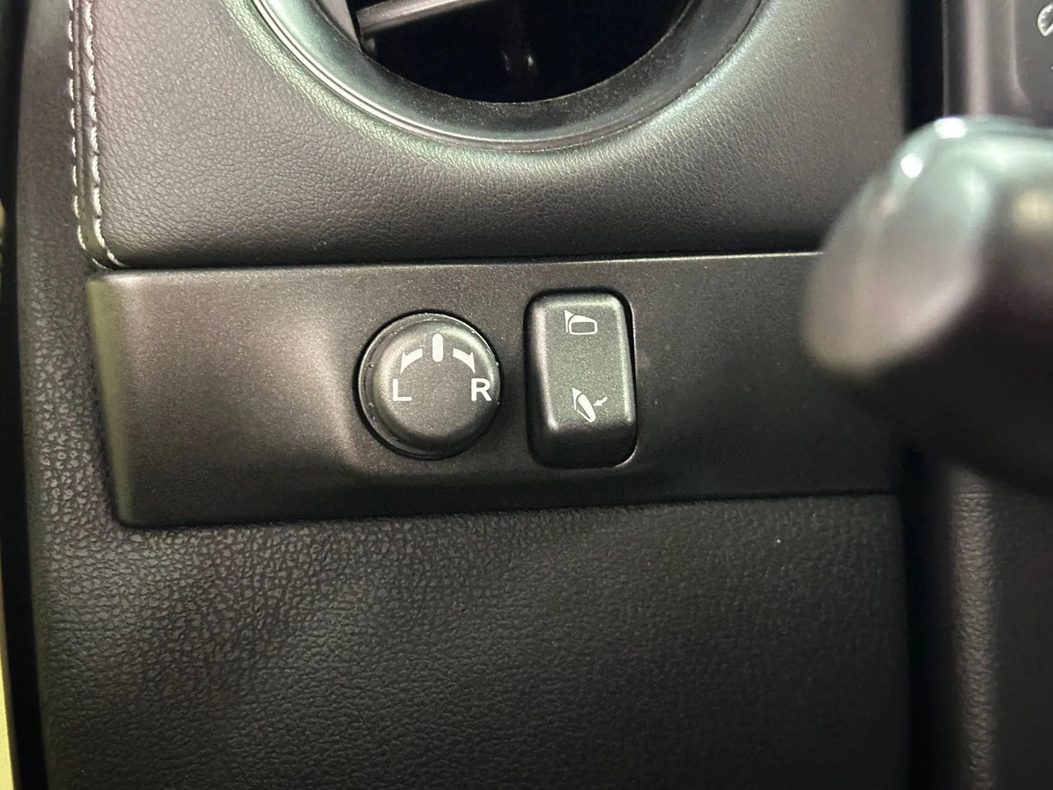 Used 2015 Nissan GT-R Premium image 24