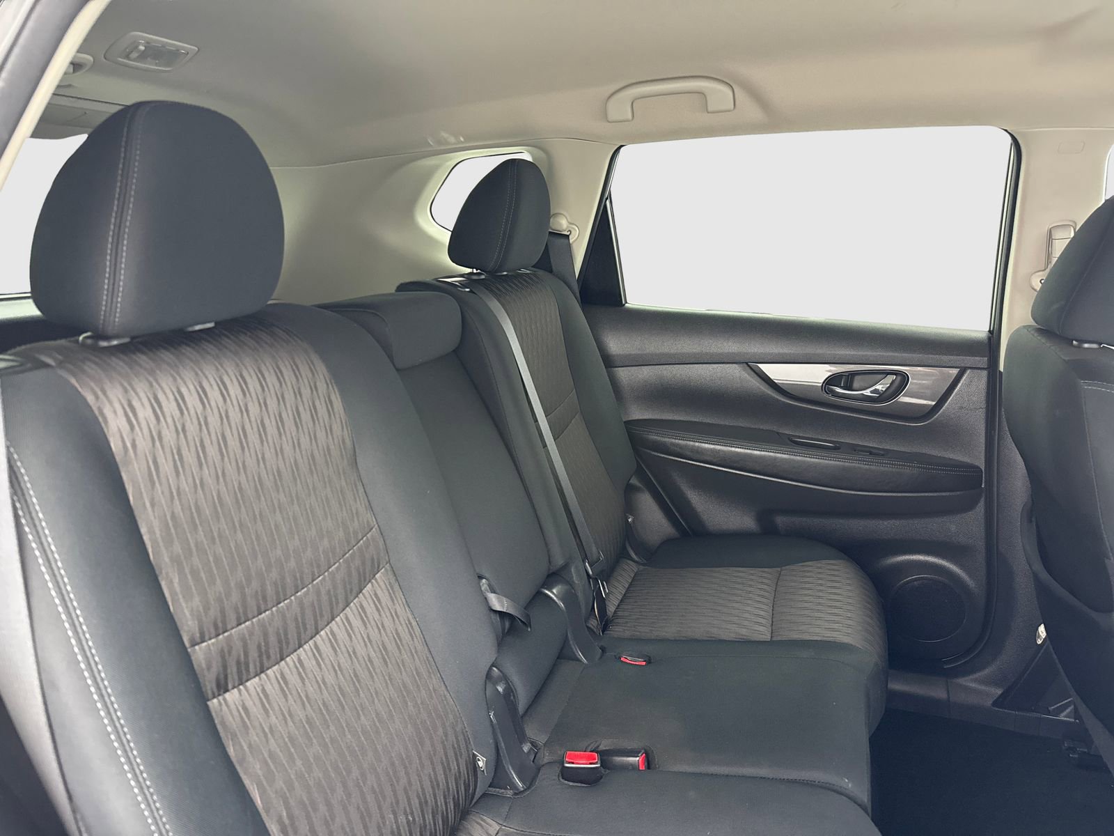 Used 2018 Nissan Rogue SV image 41