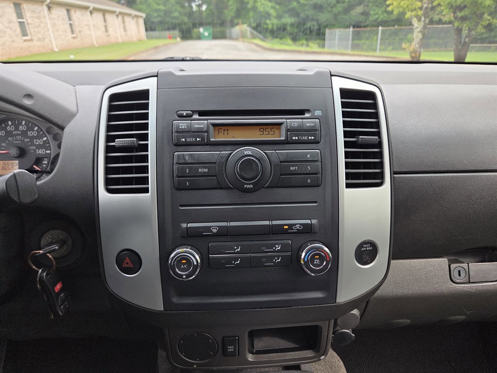 Used 2010 Nissan Frontier SE w/ SE Value Truck Pkg RWD image 23