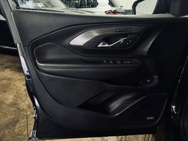 Used 2023 GMC Terrain SLT w/ Infotainment Package II image 12
