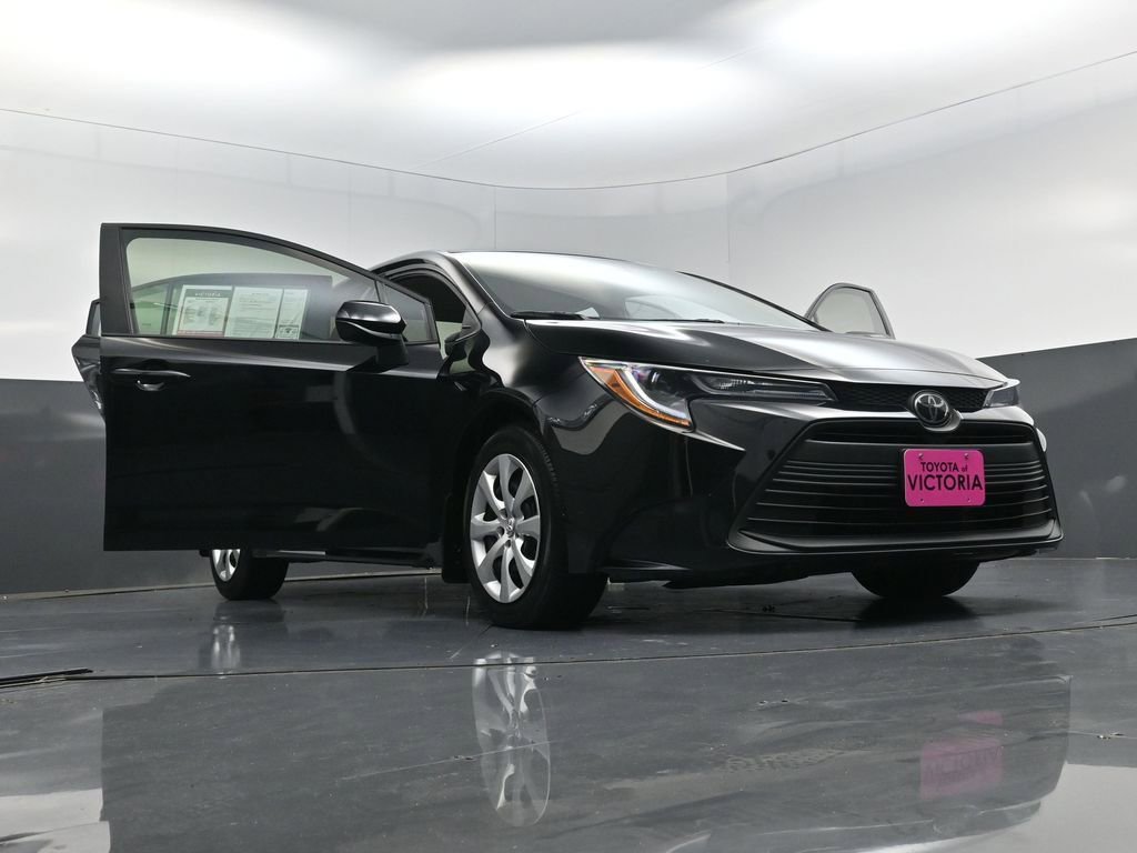 Used 2025 Toyota Corolla LE image 26